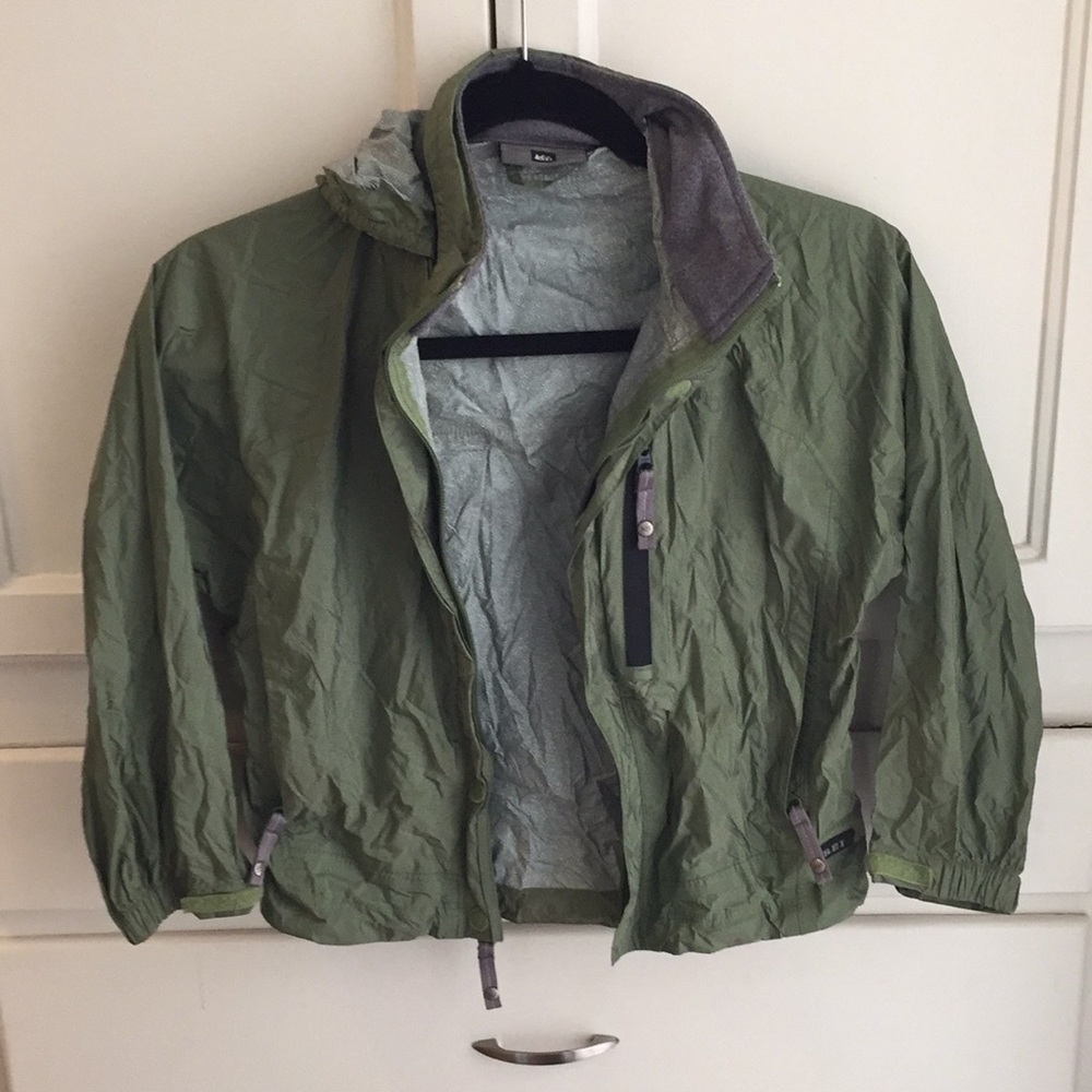 Kids’ weatherproof windbreaker/outdoor jacket.